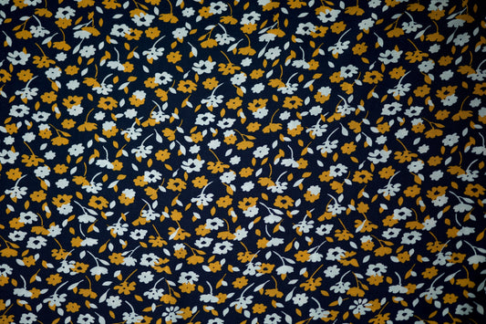 Viskosestoff – Gelb-Weiß auf Marine – Viskosestoff mit Blumenmuster, weich und fließend – Ideal für Sommerkleider
