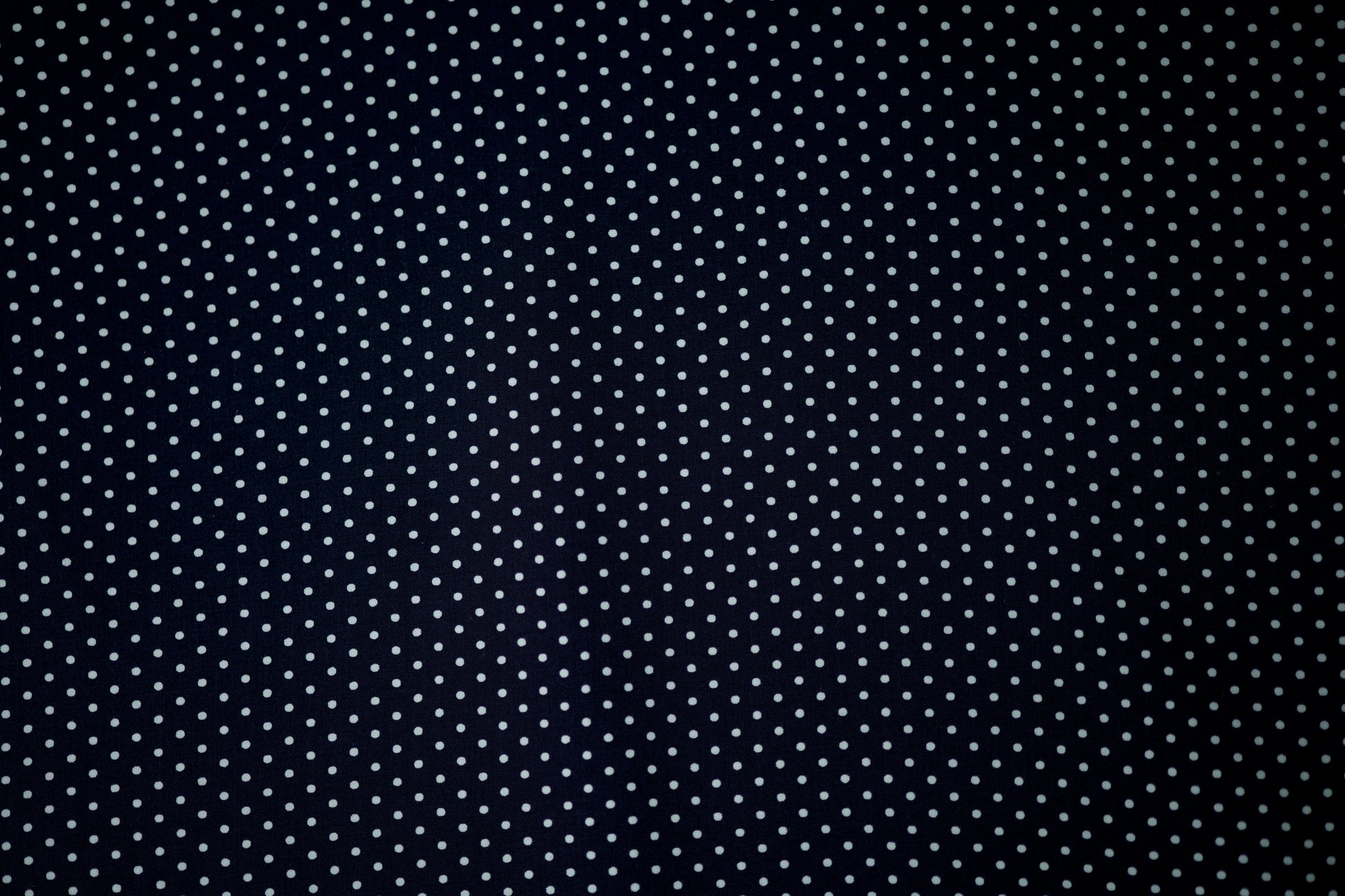Leichter Viskosestoff mit Punkte in Schwarz (fein gestreut) – ideal für Sommerkleider