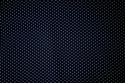 Leichter Viskosestoff mit Punkte in Schwarz (fein gestreut) – ideal für Sommerkleider