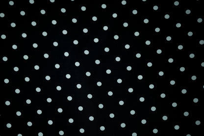 Leichter Viskosestoff mit Punkte in Schwarz (regelmäßig) – ideal für Sommerkleider