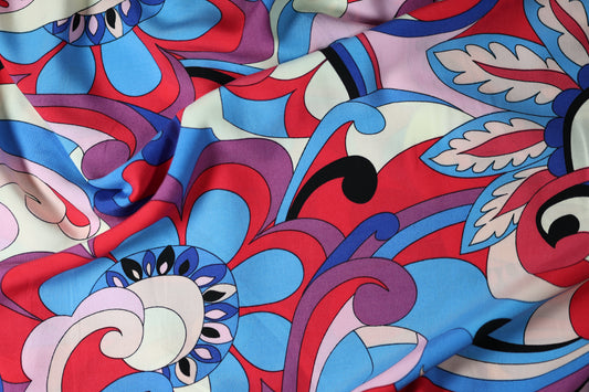 Viskose – Retro Blumenmuster in Rot-Blau – ideal für Sommerkleidung, Blusen und Accessoires