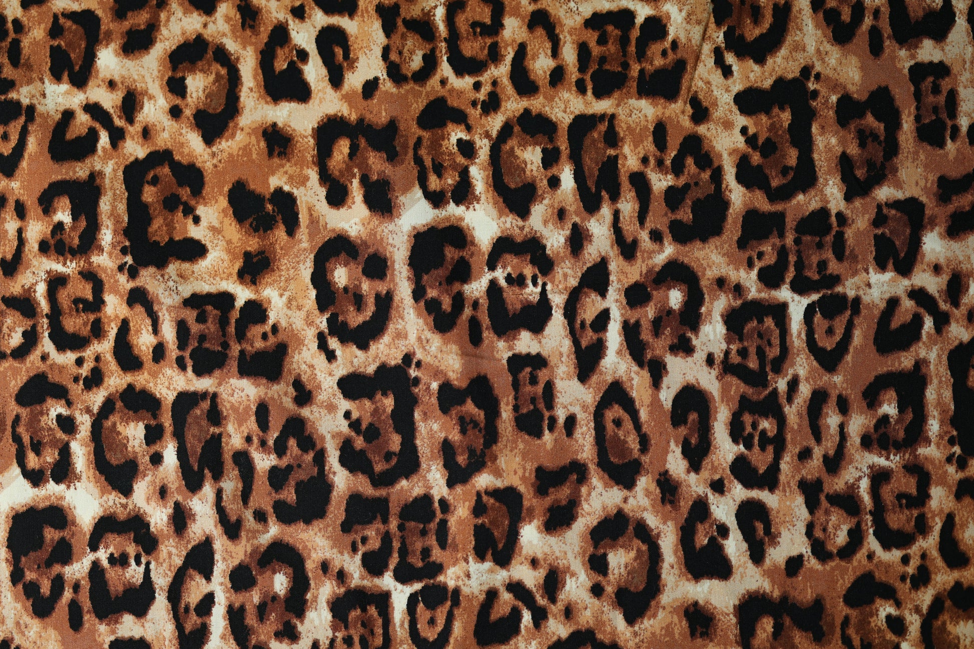 Viskose – Leopard Muster in Hellbraun – ideal für Sommerkleidung, Blusen und Accessoires