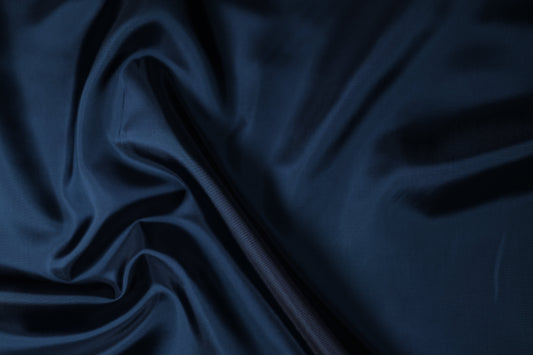 Nachtblauer glänzender Futtertaft – ideal für elegante Kleidung