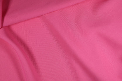 Polyester Panama Stoff in kräftigem Pink – eleganter Faltenwurf