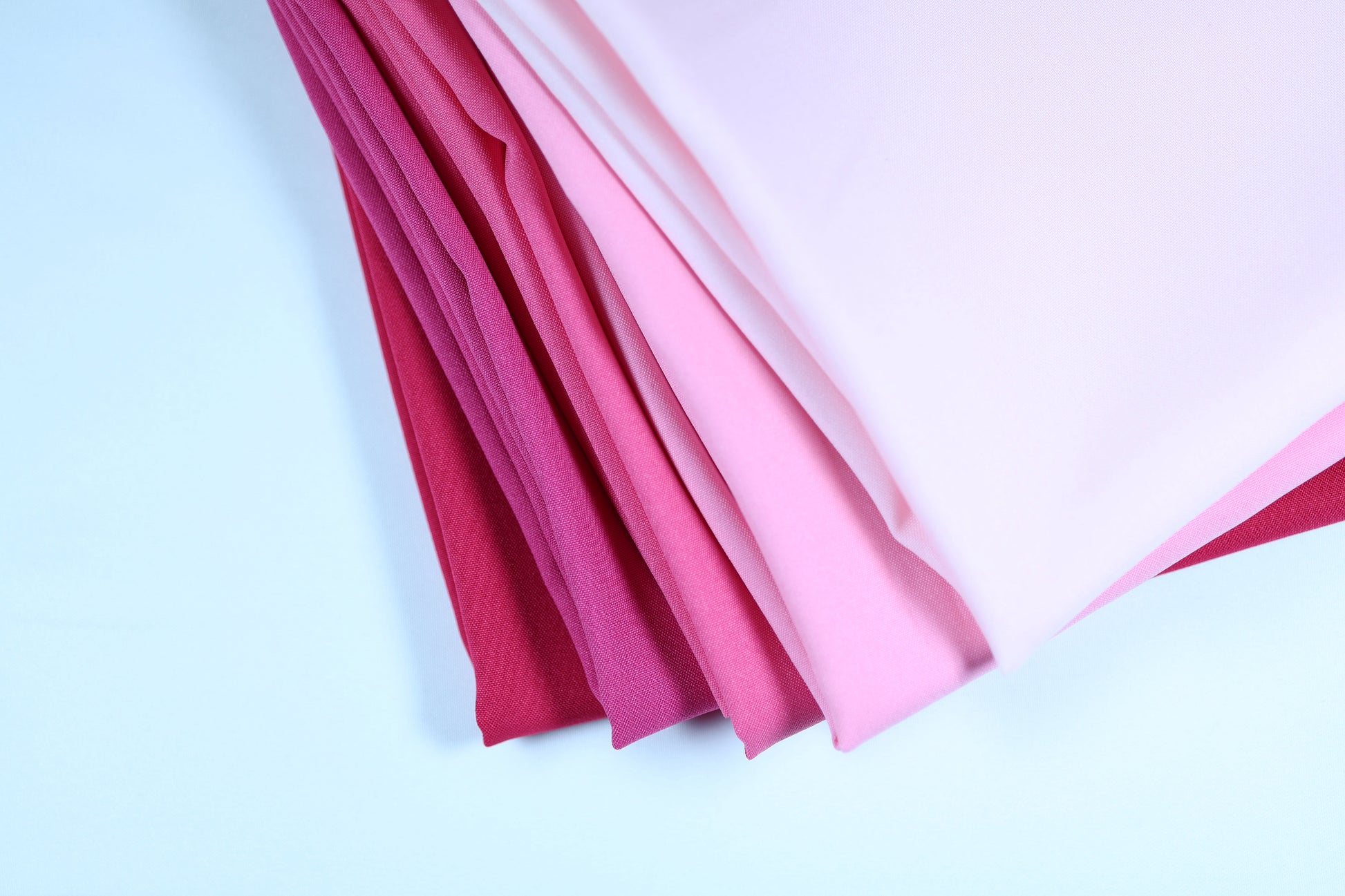 Alle Farben der Polyester Panama Kollektion – Altrosa mittig sichtbar
