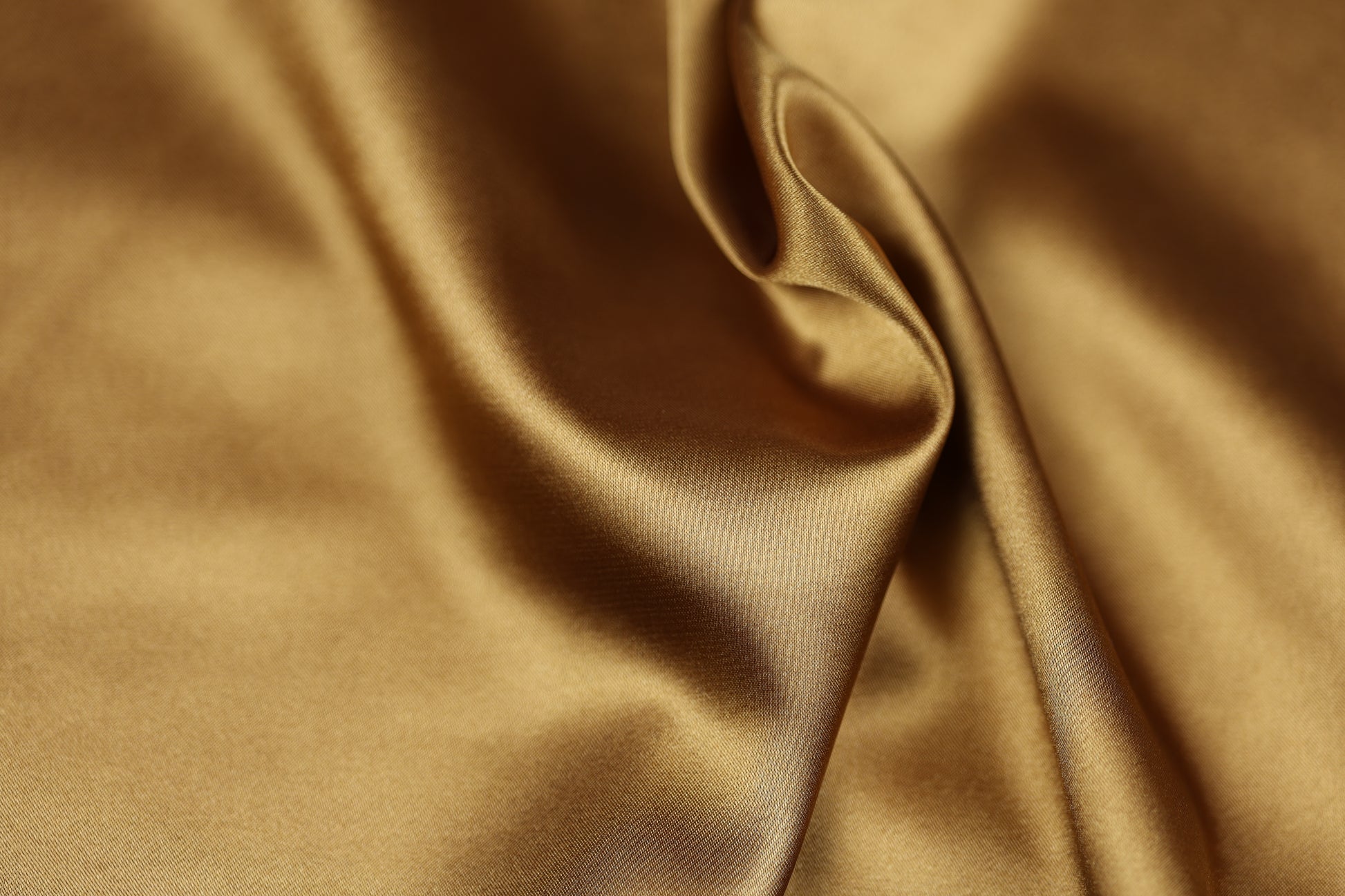 Satin Stoff in Goldbraun Farbe glänzend – weicher Stoff ideal für elegante Kleider, Dekoration oder DIY-Nähprojekte