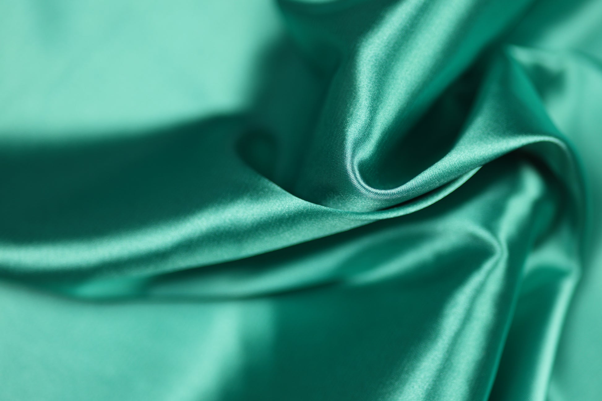 Satin Stoff in Mintgrün glänzend – leichter, seidiger Stoff ideal für frische Mode und kreative Projekte