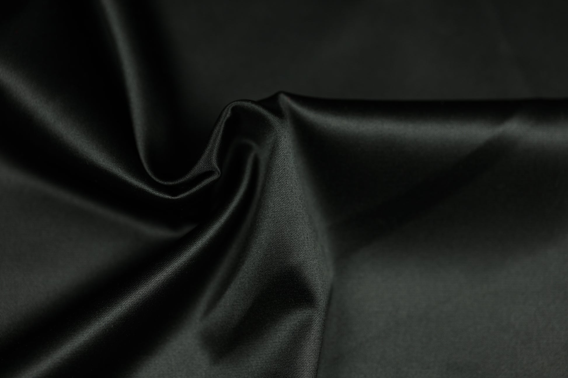 Satin Stoff in Anthrazit Schwarz glänzend – weicher Stoff ideal für elegante Kleider, Dekoration oder DIY-Nähprojekte