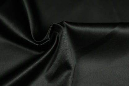 Satin Stoff in Anthrazit Schwarz glänzend – weicher Stoff ideal für elegante Kleider, Dekoration oder DIY-Nähprojekte
